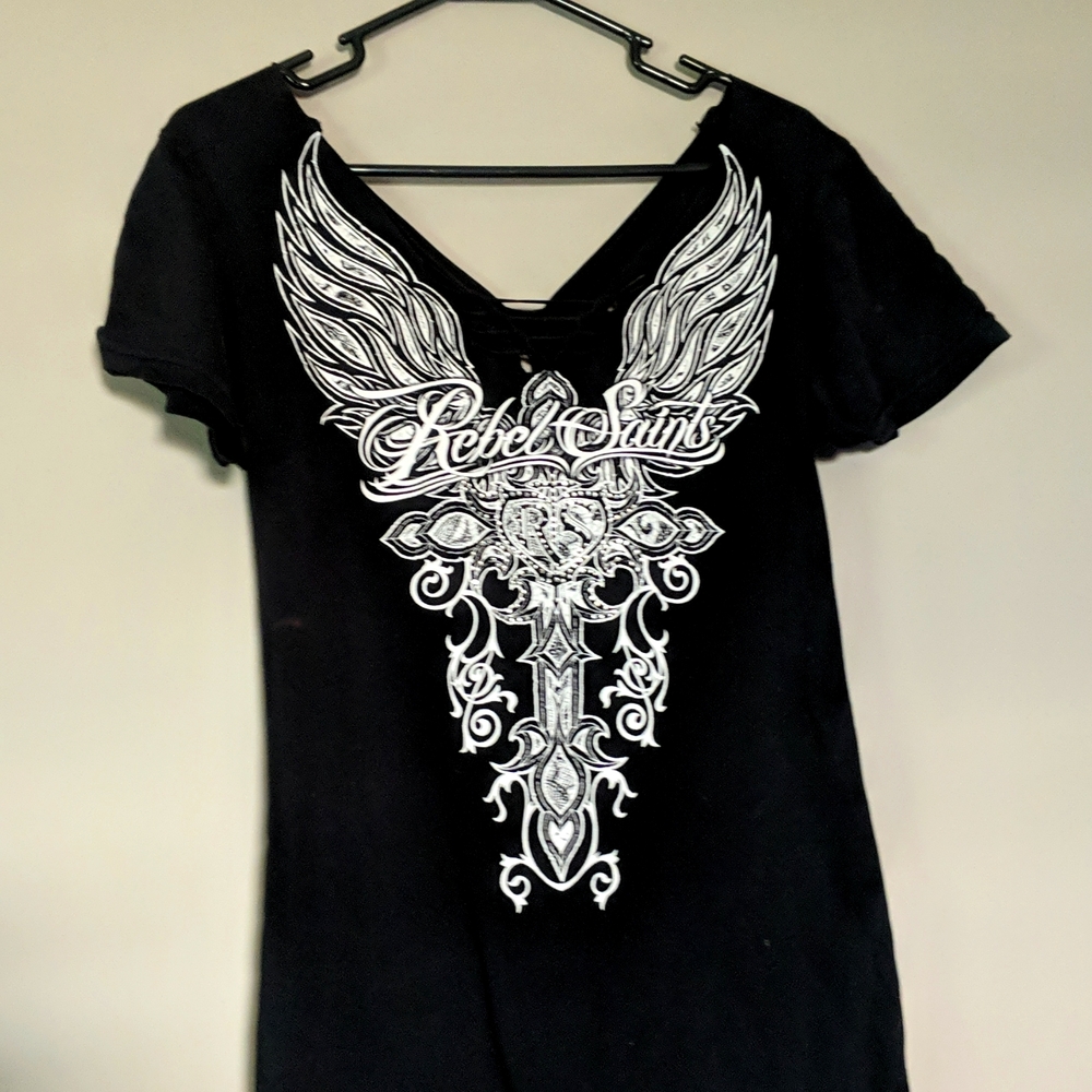 Rebel Saints T-Shirt Partially open back Venting Large 100% Cotton